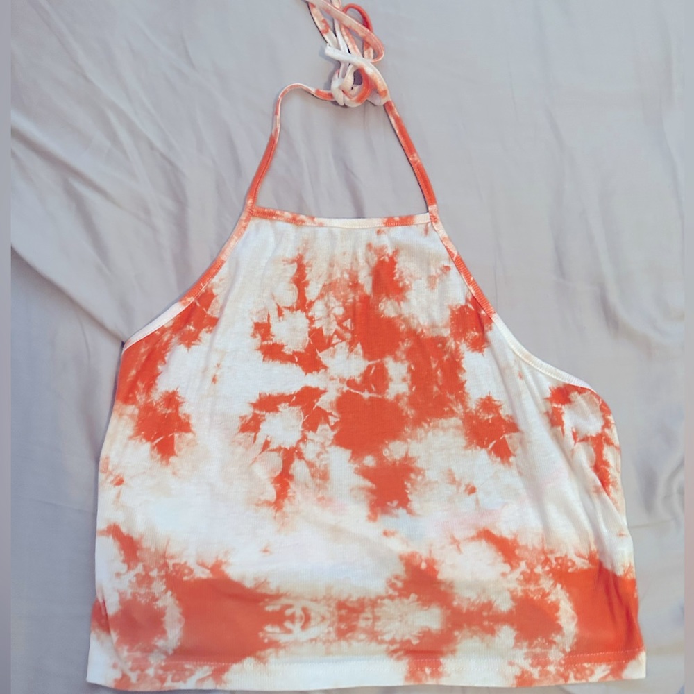 Large, fun color pop summer shirt! 🍊